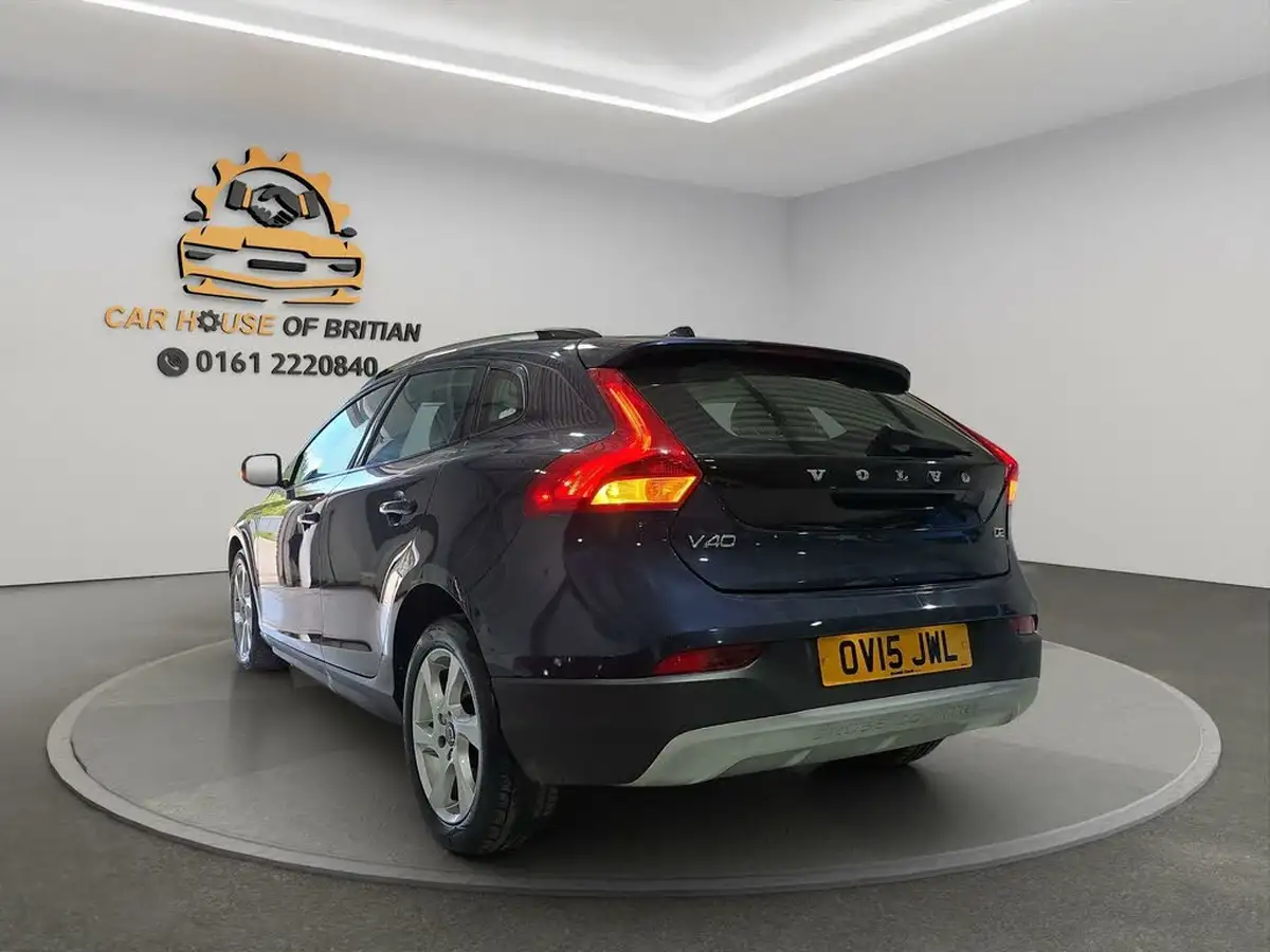 2015-volvo-v40-16td-d2-cross-country-lux-powershift-big-6