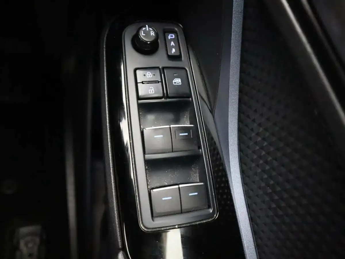 2020-toyota-c-hr-18-vvt-i-design-big-35