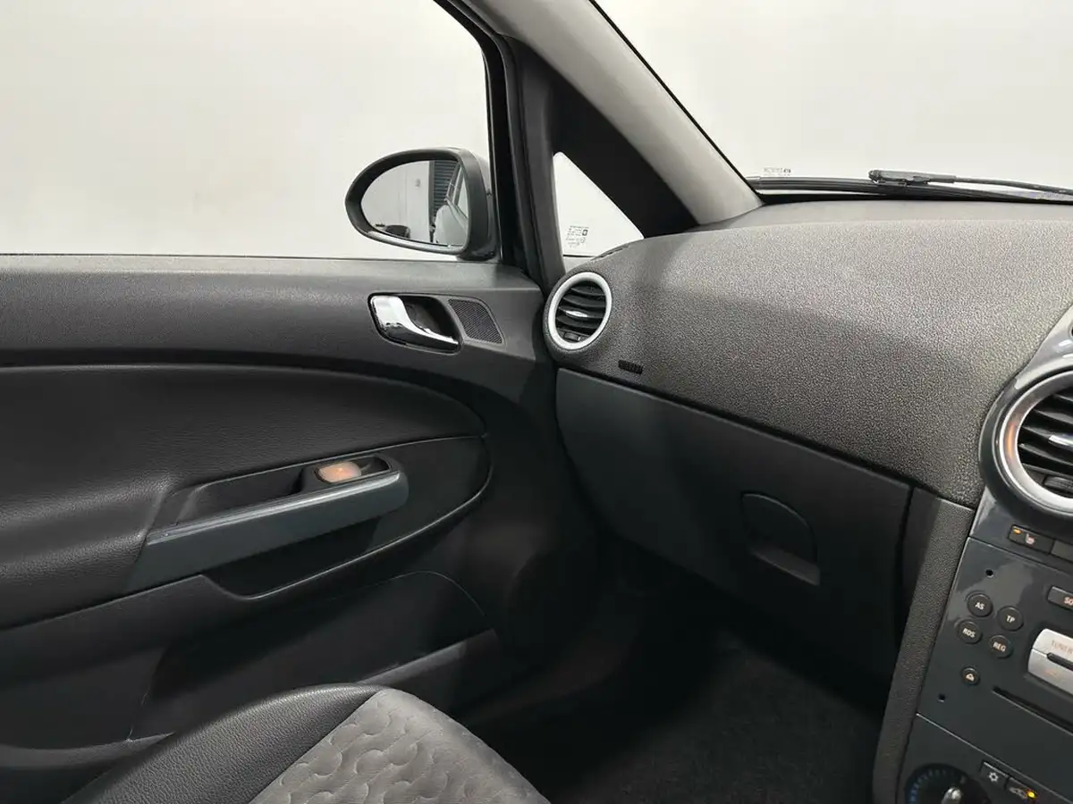 2012-vauxhall-corsa-14-se-5d-big-22