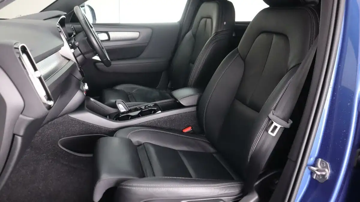 2020-volvo-xc40-20-b5-r-design-pro-big-13
