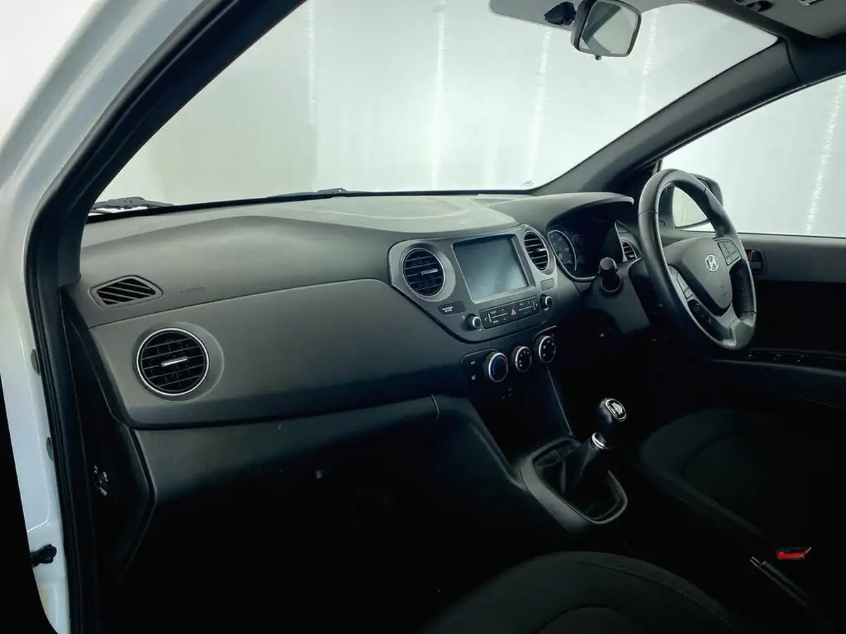 2018-hyundai-i10-10-go-se-67ps-big-28
