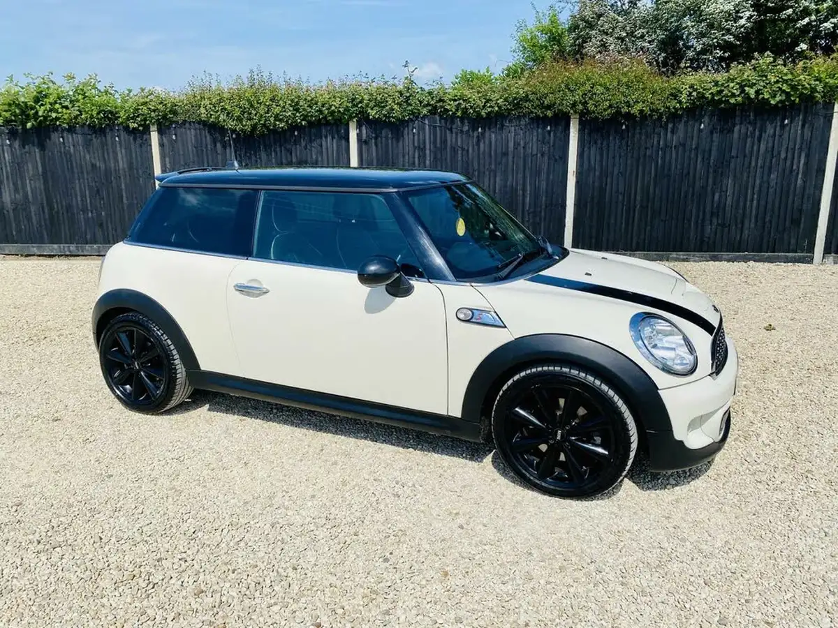 2011-mini-cooper-16-cooper-s-hatchback-3d-big-0