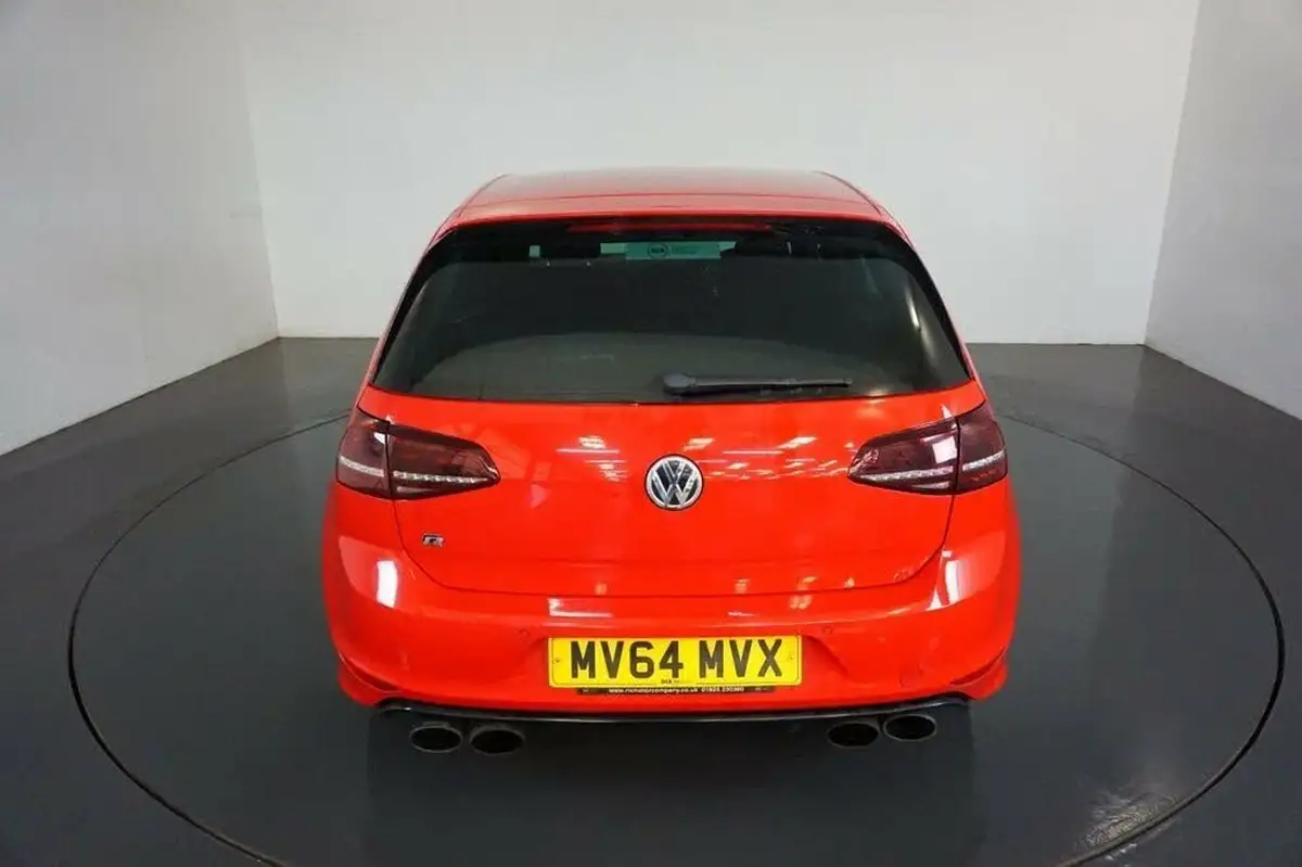 2014-volkswagen-golf-20-tsi-r-5d-big-6