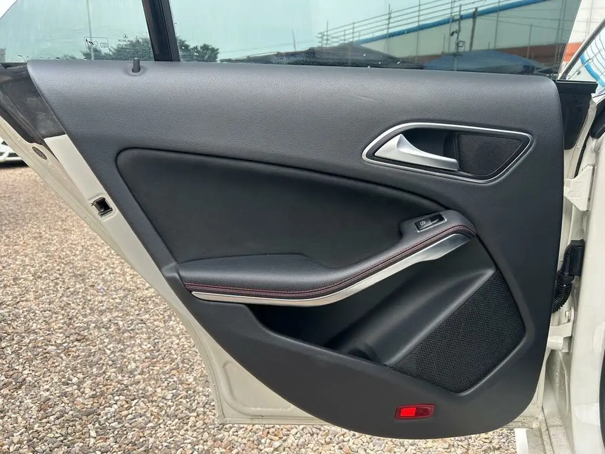 2016-mercedes-benz-cla-21d-cla-220-amg-line-4matic-coupe-4d-big-59