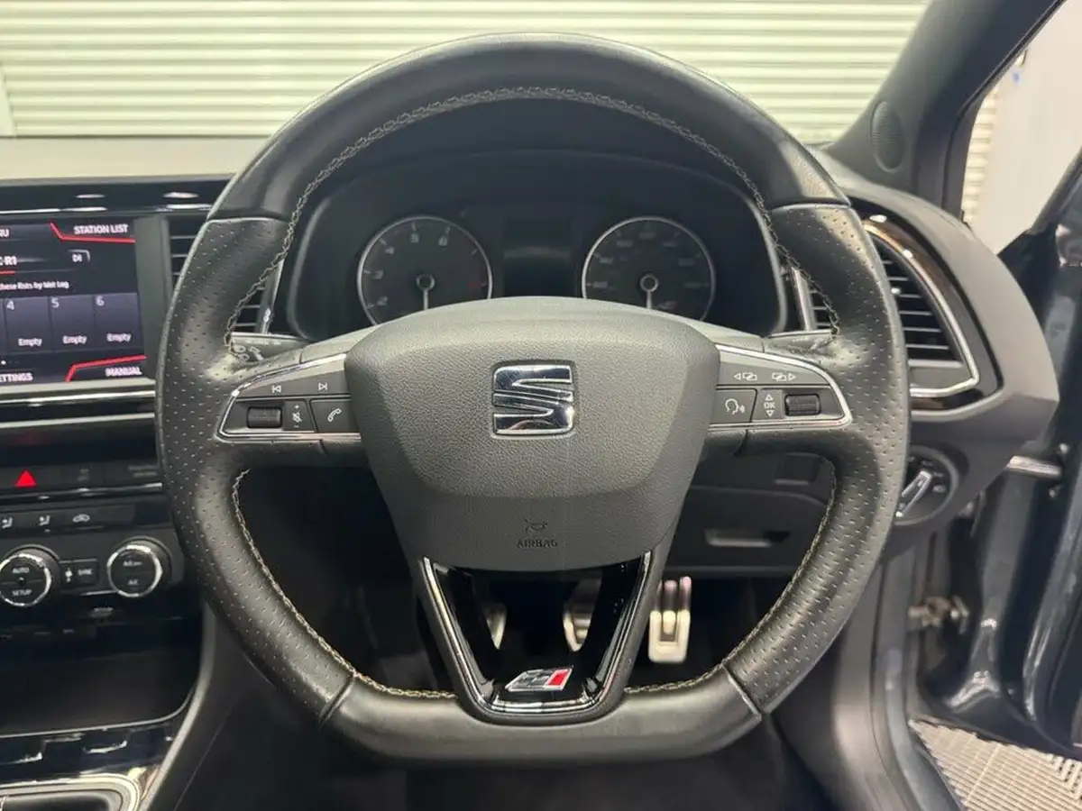 2017-seat-leon-20-tsi-cupra-300-hatchback-5d-big-18