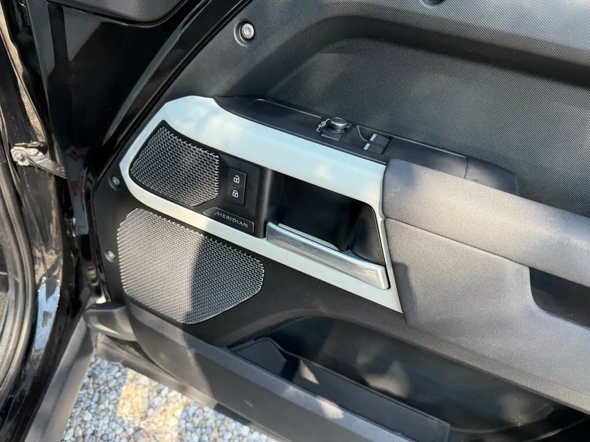 2021-land-rover-110-defender-30-d250-hard-top-s-110-big-21