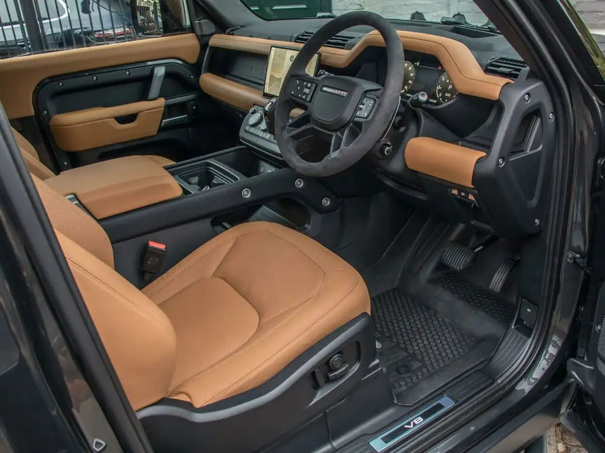 2024-land-rover-90-defender-50-p525-v8-5000cc-big-2