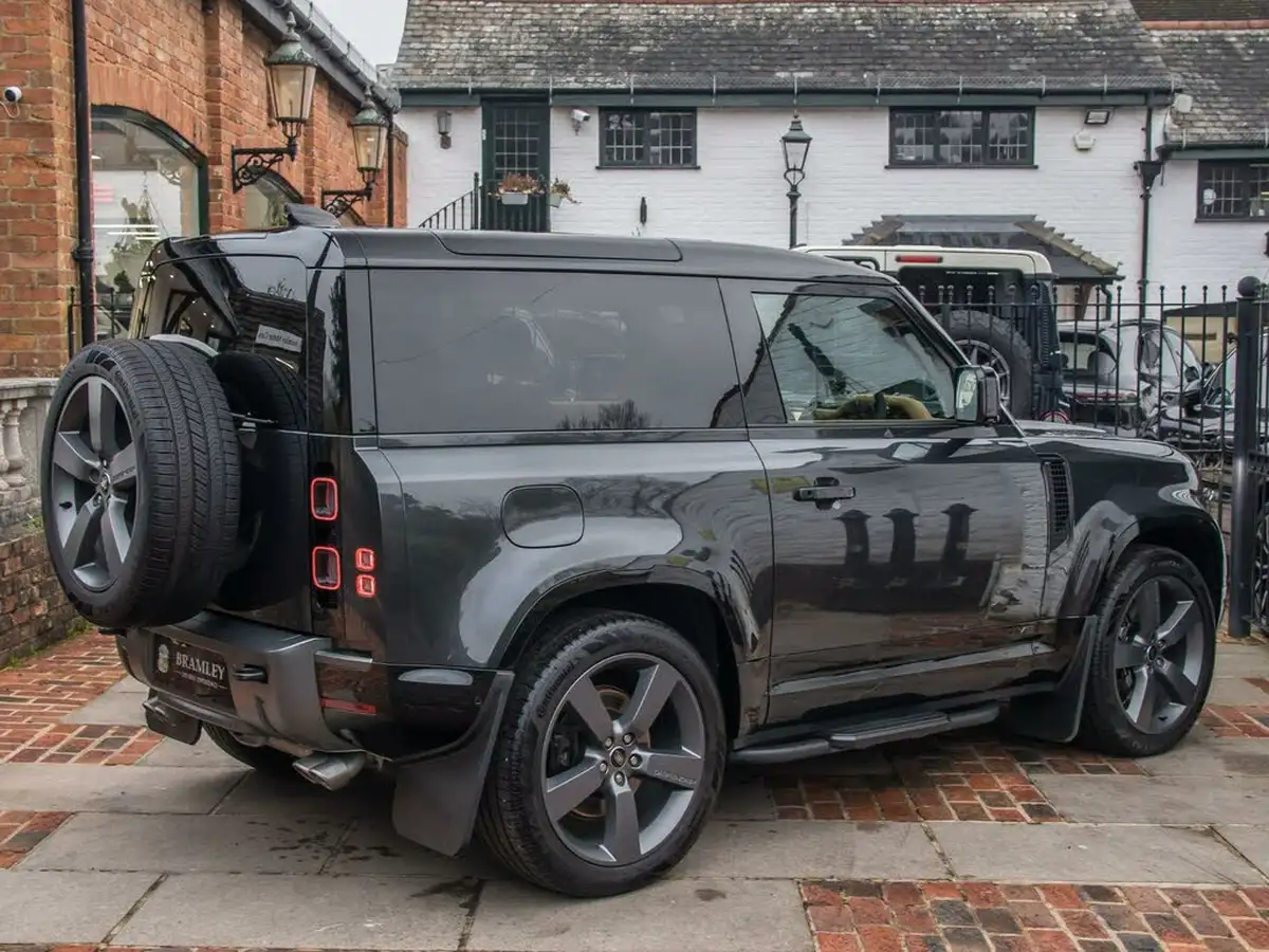 2024-land-rover-90-defender-50-p525-v8-5000cc-big-6