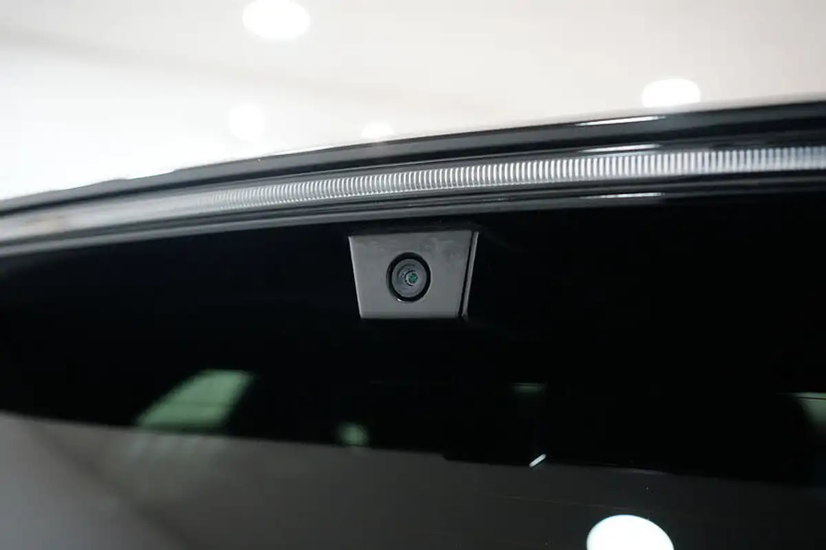 2024-fisker-ocean-e-sport-big-16