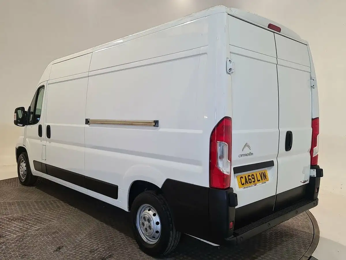 2019-citroen-relay-22bluehdi-35-l3h2-enterprise-panel-big-3