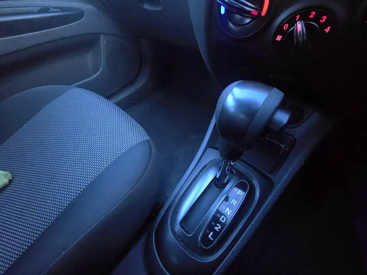 2010-kia-rio-14-strike-auto-big-16