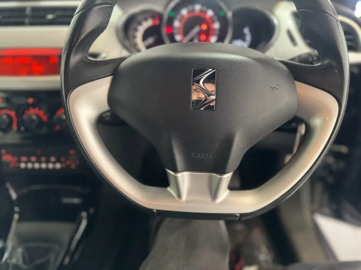 2014-citroen-ds3-12-dsign-big-24