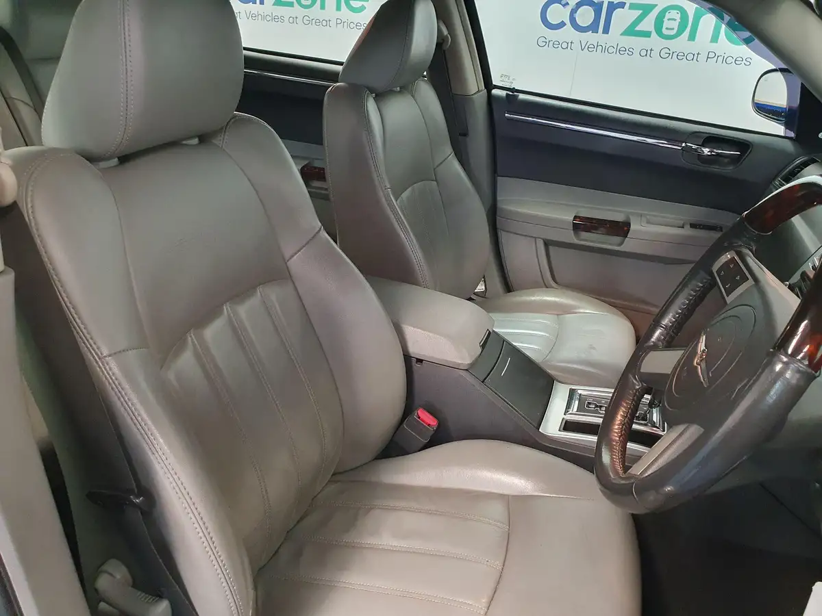 2007-chrysler-300c-30td-saloon-4d-big-8