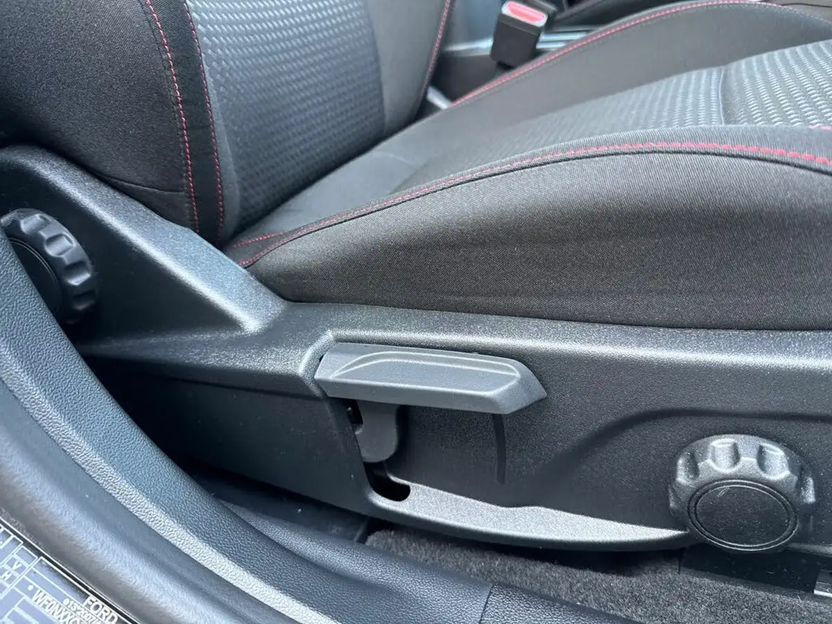 2022-ford-focus-10t-st-line-125ps-hatchback-big-29