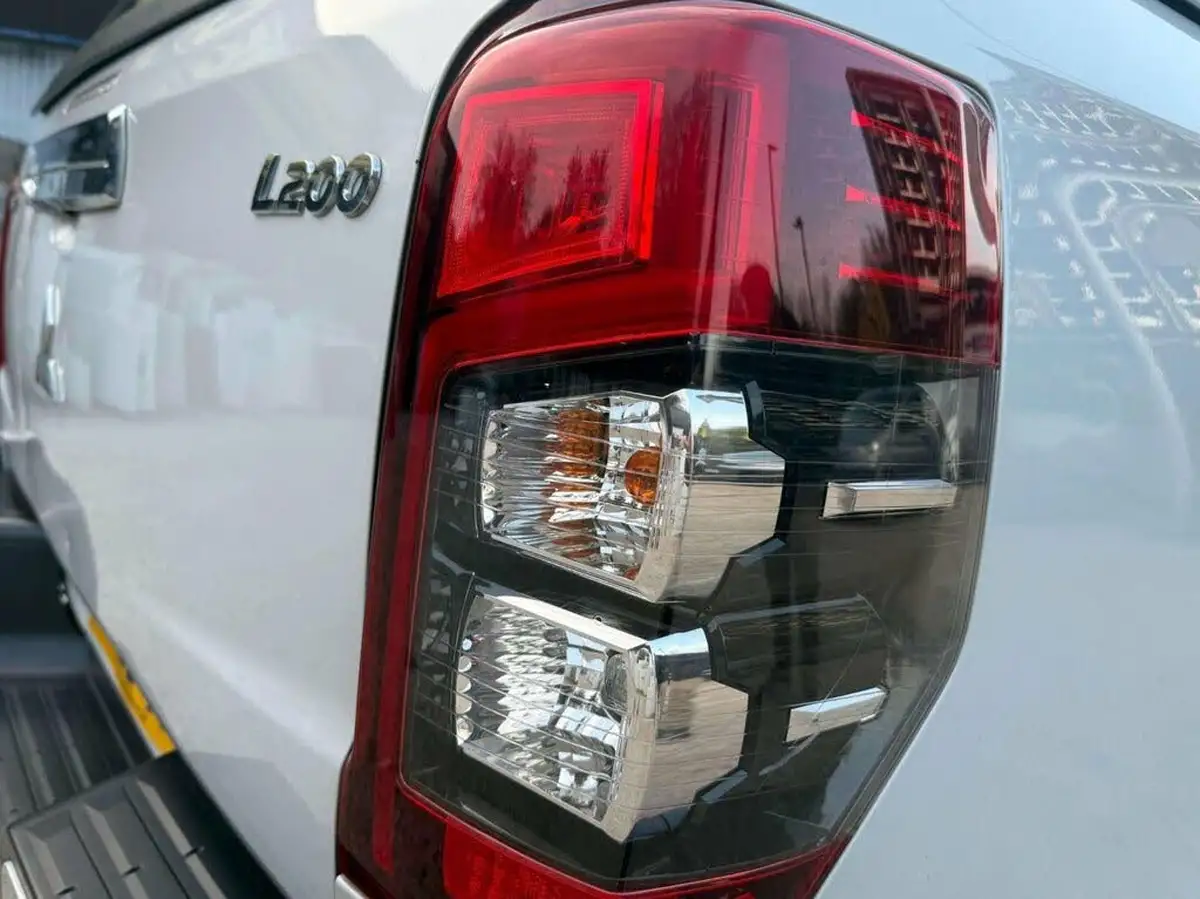 2020-mitsubishi-l200-22di-d-warrior-auto-big-12