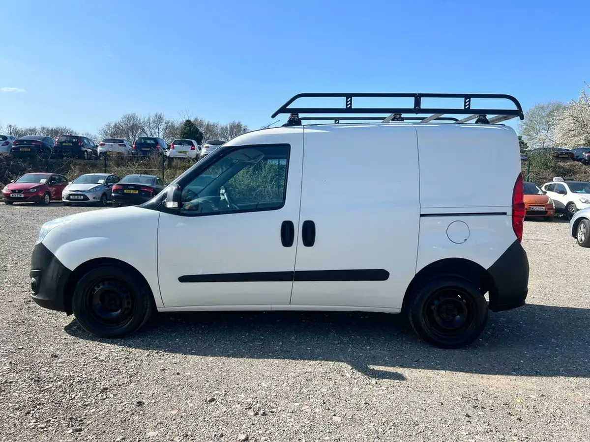 2017-vauxhall-combo-13cdti-2300-95pseu6-l1h1-5-seats-crew-big-4