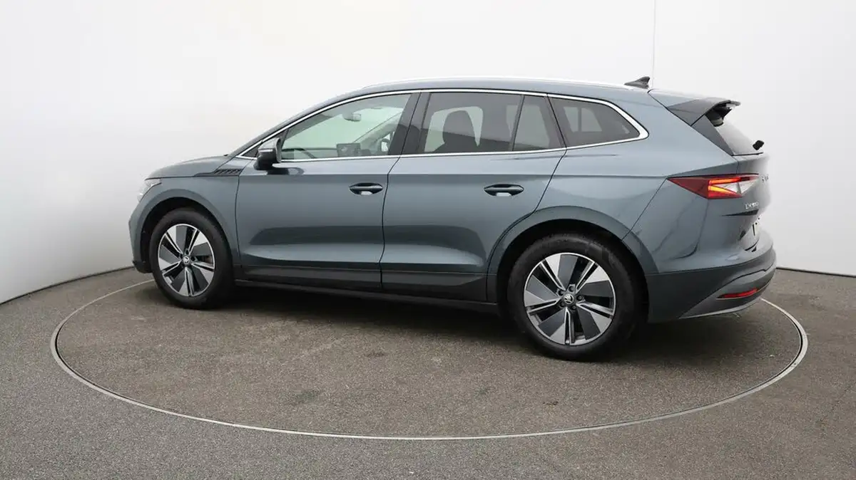 2022-skoda-enyaq-e-80-82-kwh-big-46