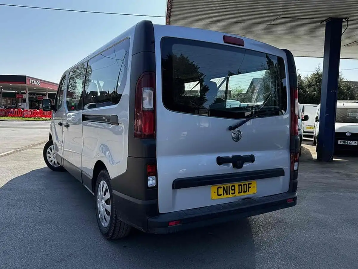 2019-vauxhall-vivaro-16cdti-2900-l2h1-120pseu6c-ss-9-seats-combi-big-3
