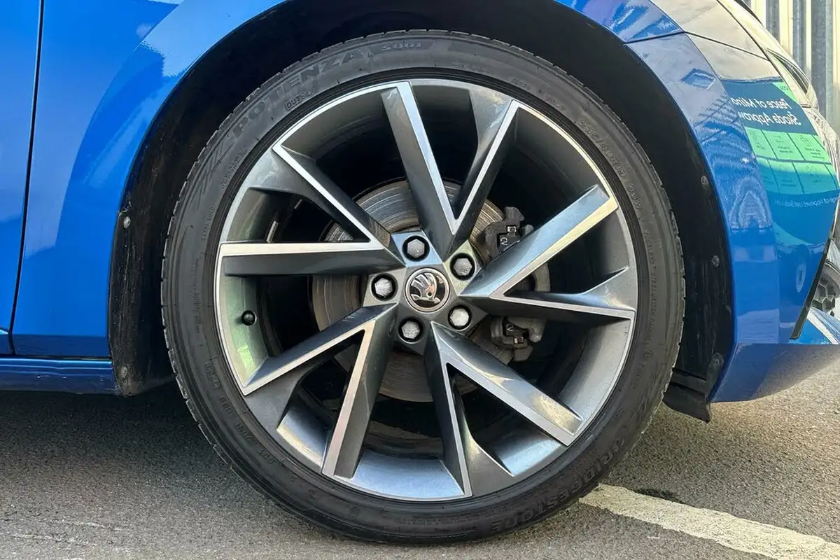 2023-skoda-superb-20tdi-sportline-plus-200ps-estate-big-4