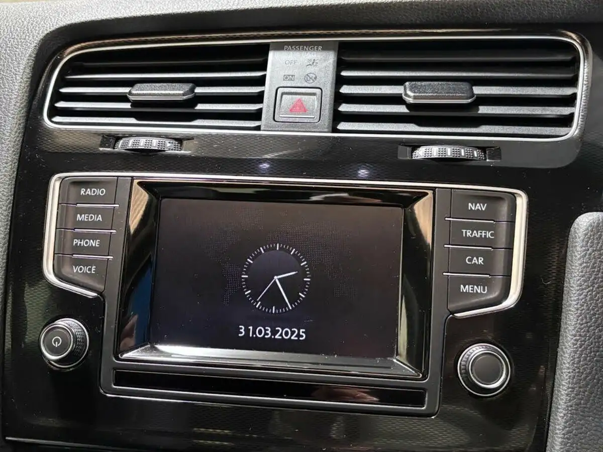 2014-volkswagen-golf-20tdi-gtd-5d-big-30