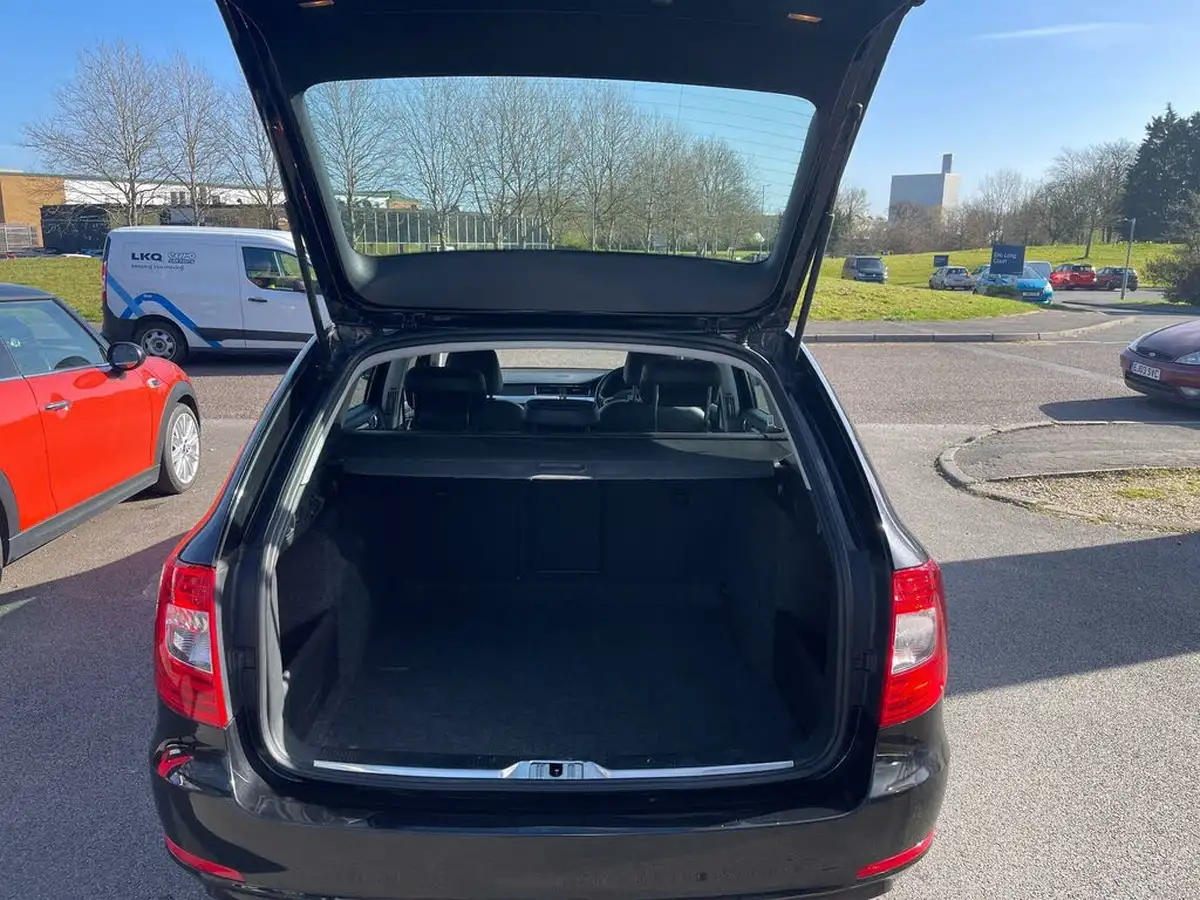 2015-skoda-superb-20tdi-elegance-170ps-estate-big-42