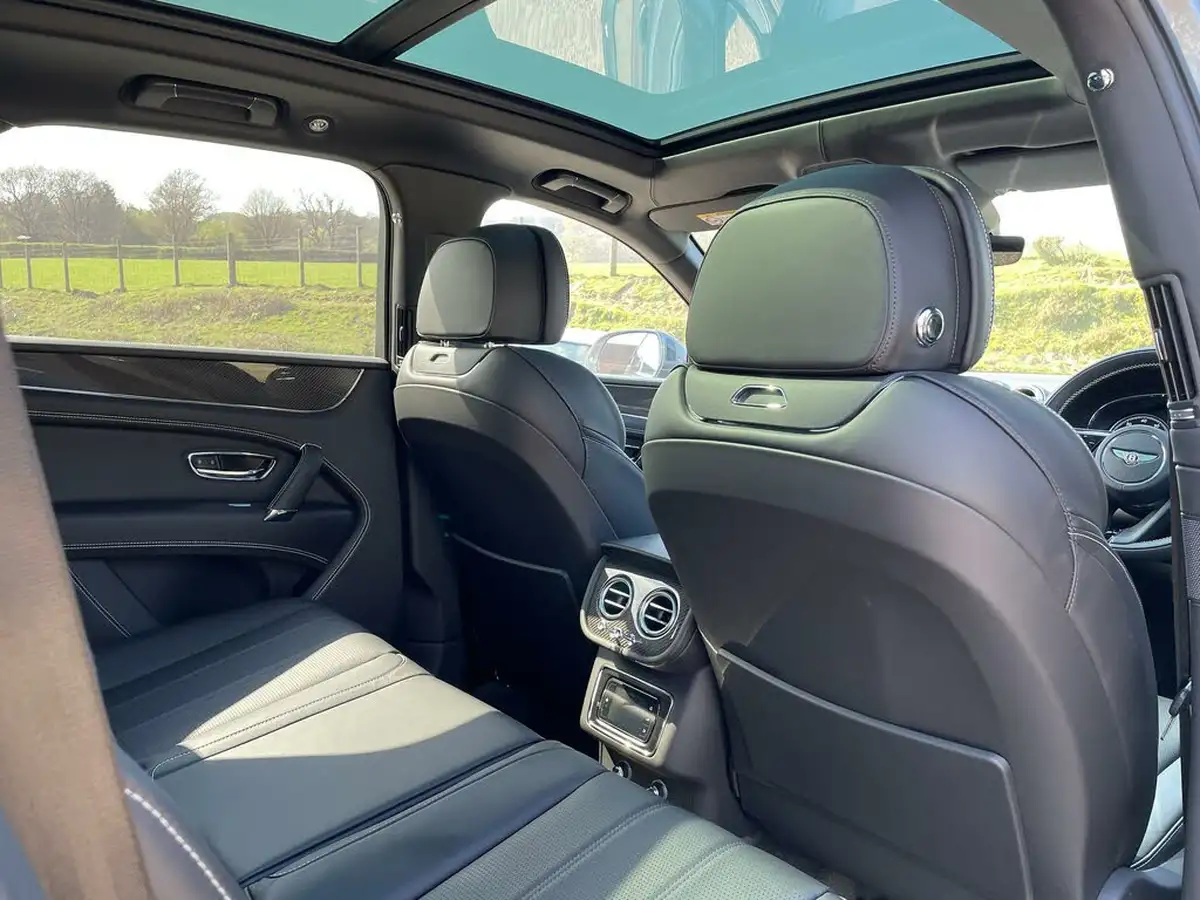2019-bentley-bentayga-40-v8-big-25