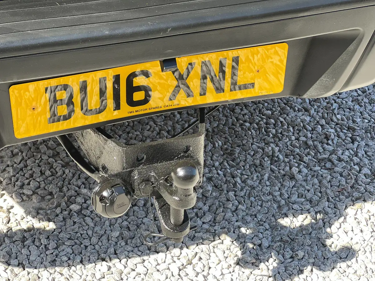 2016-isuzu-d-max-25td-4x4-double-pickup-big-8