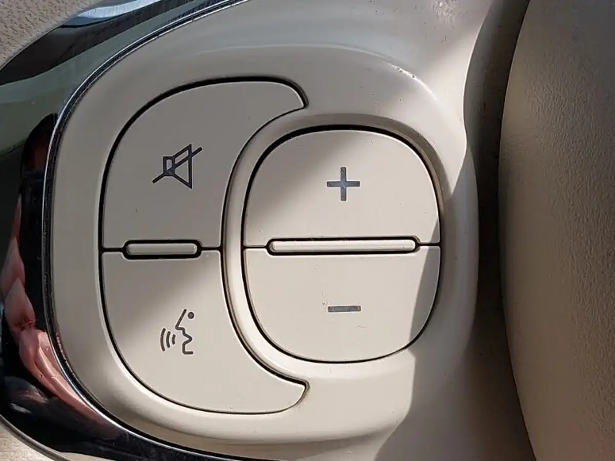 2020-fiat-500-10-lounge-big-16