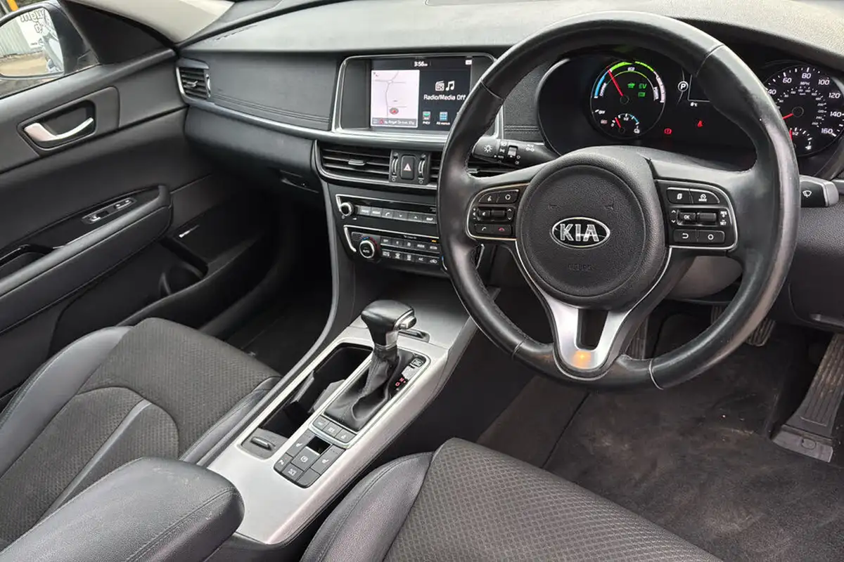 2016-kia-optima-20-gdi-phev-big-9