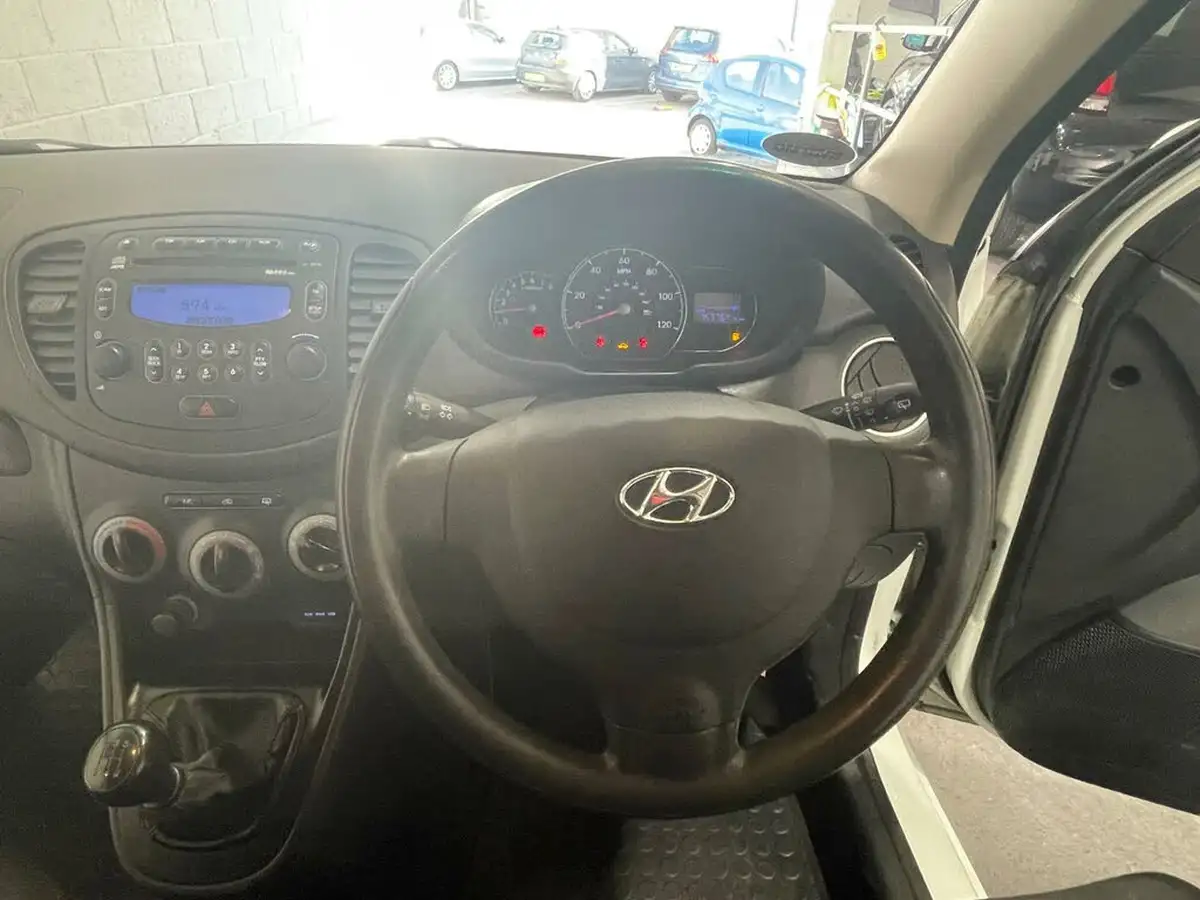 2013-hyundai-i10-12-active-big-26