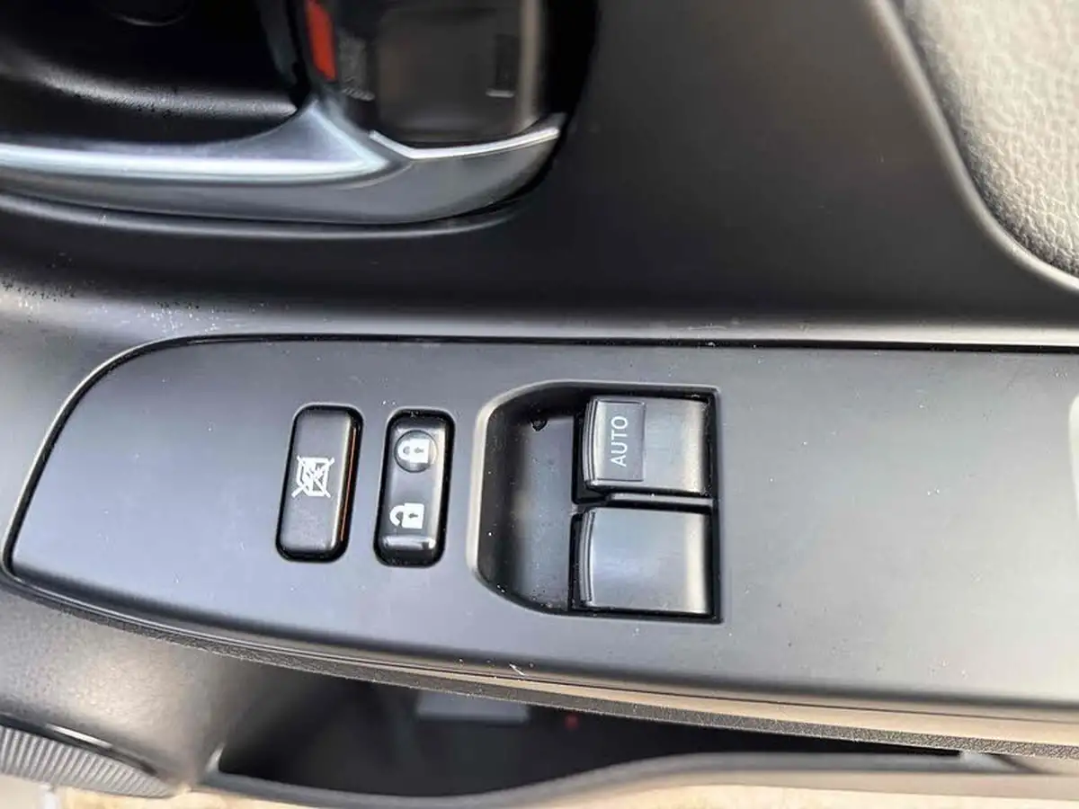 2019-toyota-yaris-15-vvt-i-icon-tech-98bhp-hybrid-1497cc-e-cvt-big-20