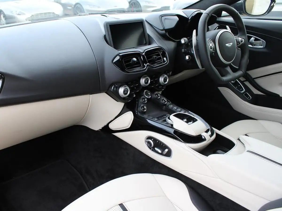2024-aston-martin-vantage-40-v8-vantage-roadster-auto-big-13