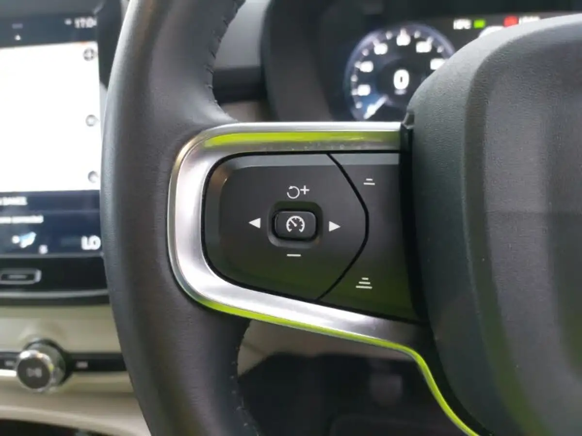 2020-volvo-xc40-15-t3-inscription-big-14