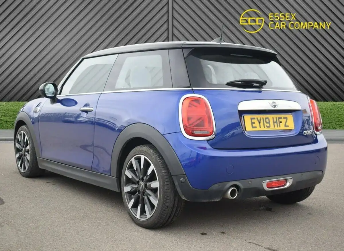 2019-mini-cooper-15-cooper-exclusive-134bhp-hatchback-3d-big-8