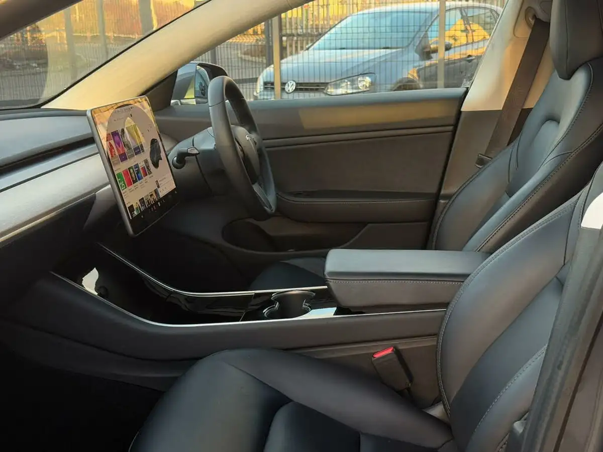 2020-tesla-model-3-e-performance-big-54