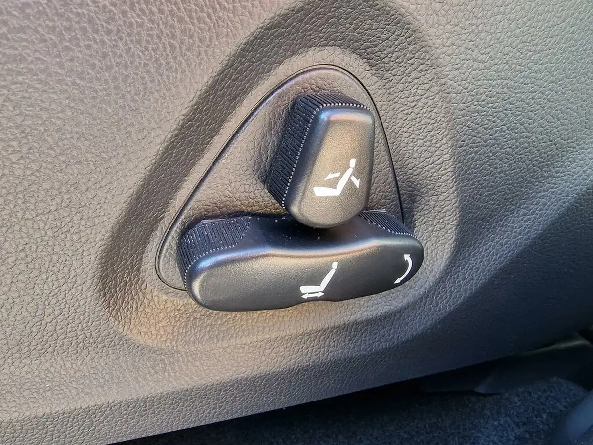 2021-kgm-ssangyong-musso-22td-saracen-181pseu6dt-awd-auto-big-15