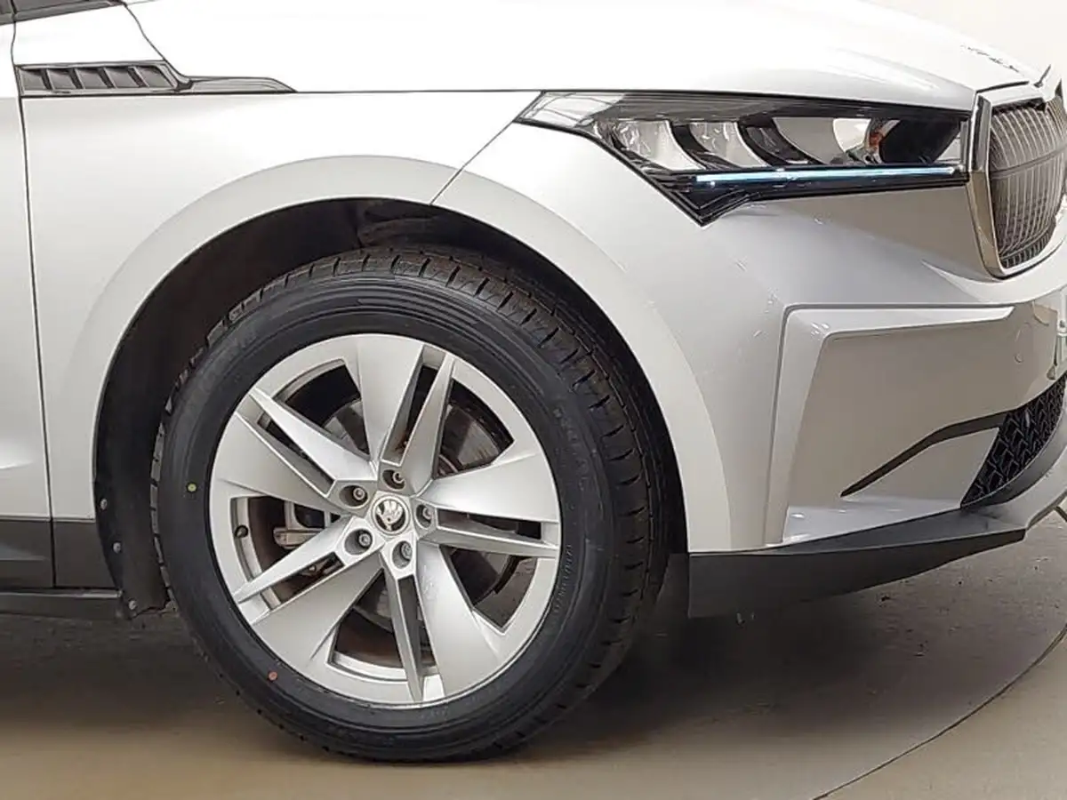 2021-skoda-enyaq-e-60-62-kwh-big-8