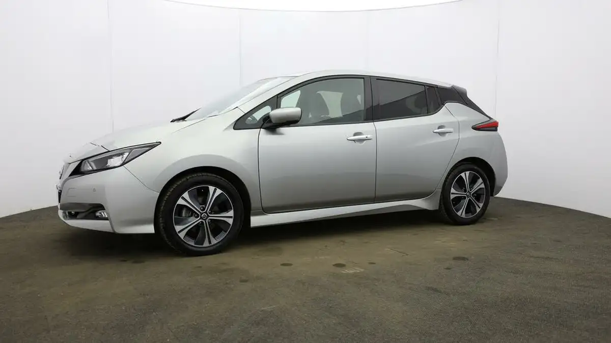 2021-nissan-leaf-e-tekna-big-33