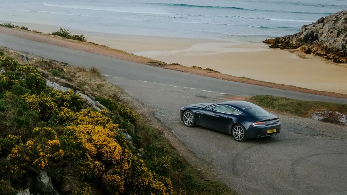 2009-aston-martin-vantage-47-coupe-big-11