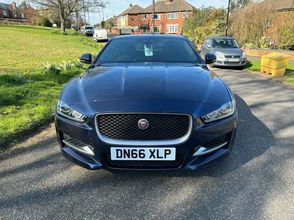 2016-jaguar-xe-20d-r-sport-180ps-awd-auto-big-8