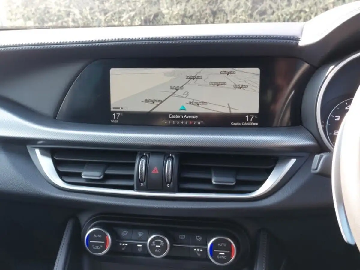 2021-alfa-romeo-stelvio-20-ti-big-9