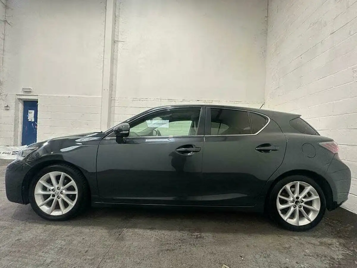 2011-lexus-ct-200h-18-se-l-big-16