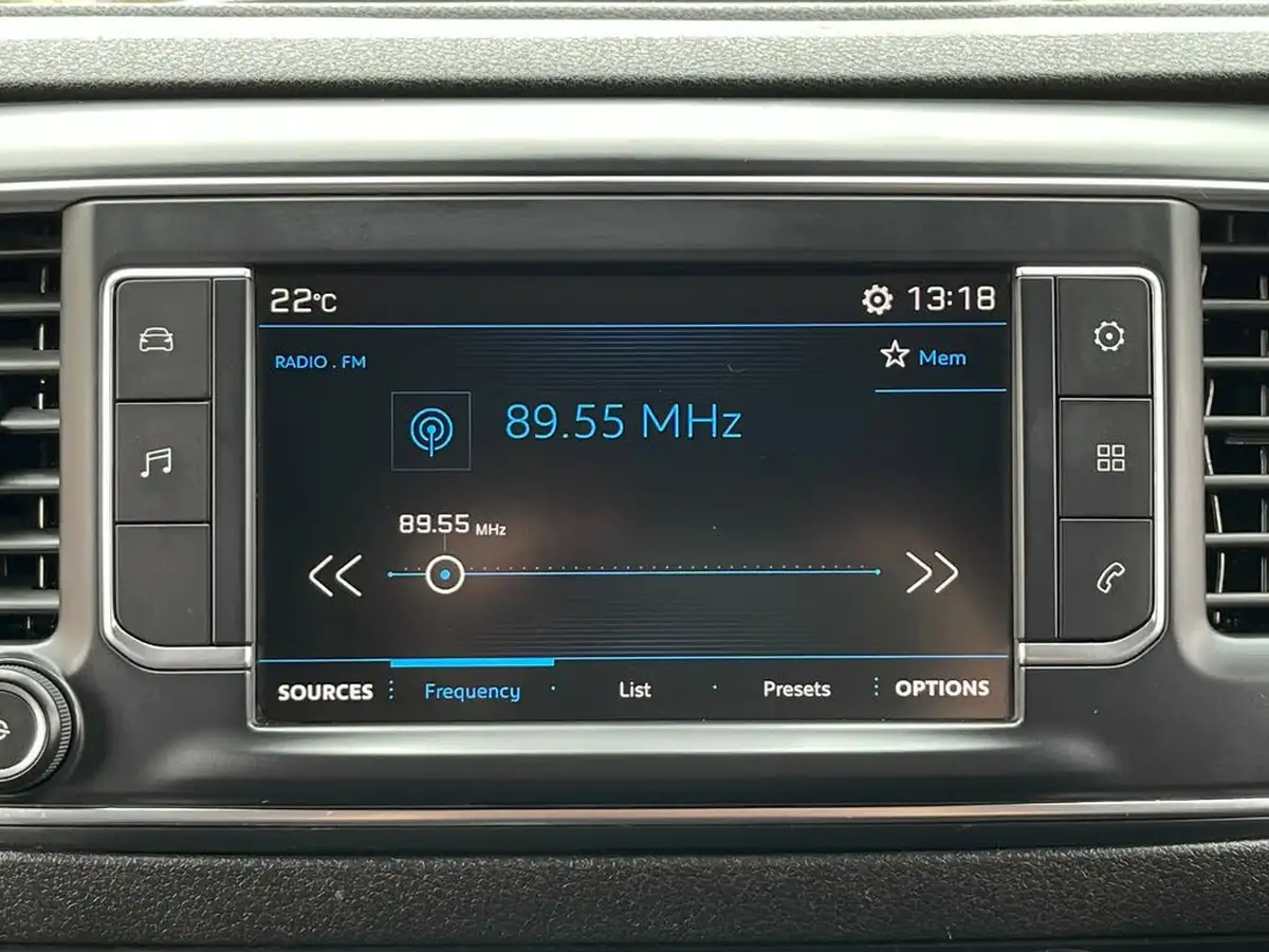 2019-peugeot-expert-15-bluehdi-professional-compact-1000-big-22