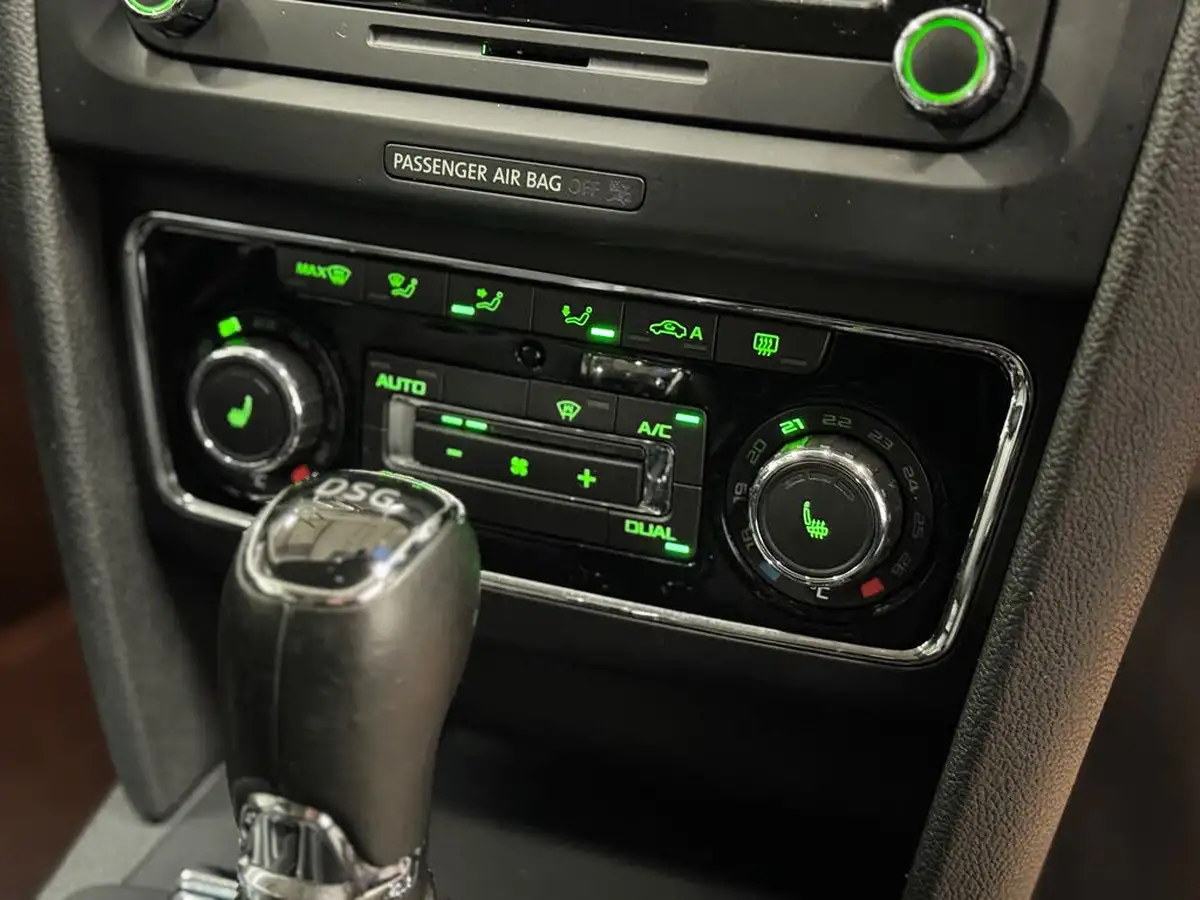 2015-skoda-superb-18-elegance-hatchback-big-22