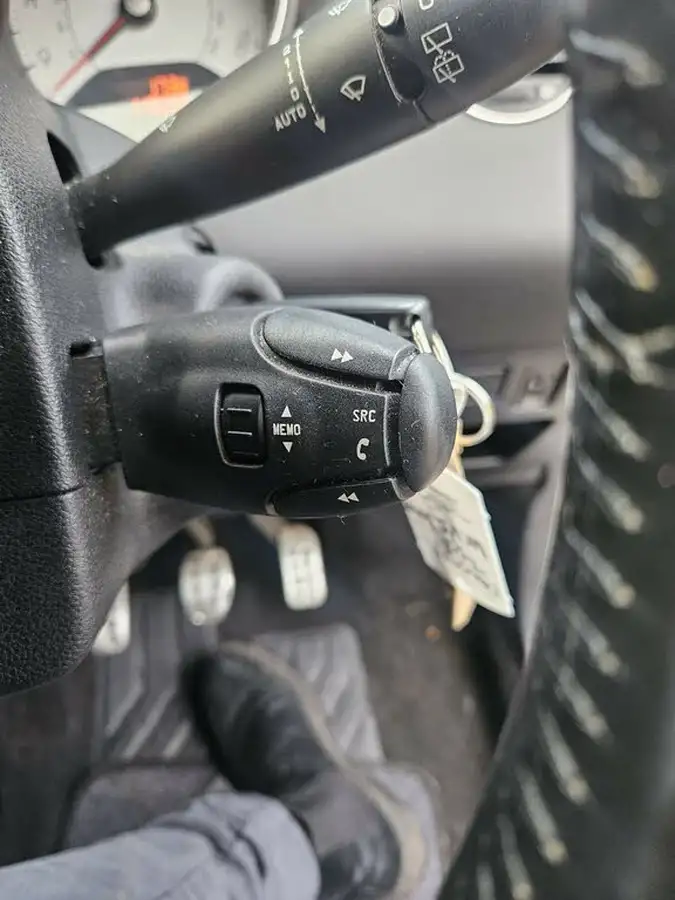 2013-peugeot-308-16hdi-active-fap-nav-big-15