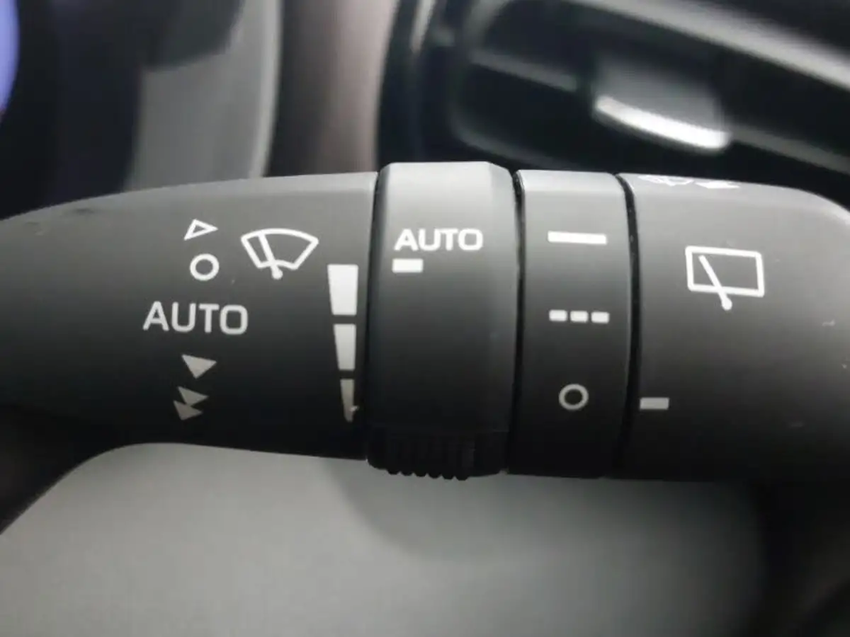 2022-toyota-yaris-cross-15-vvt-i-excel-big-17