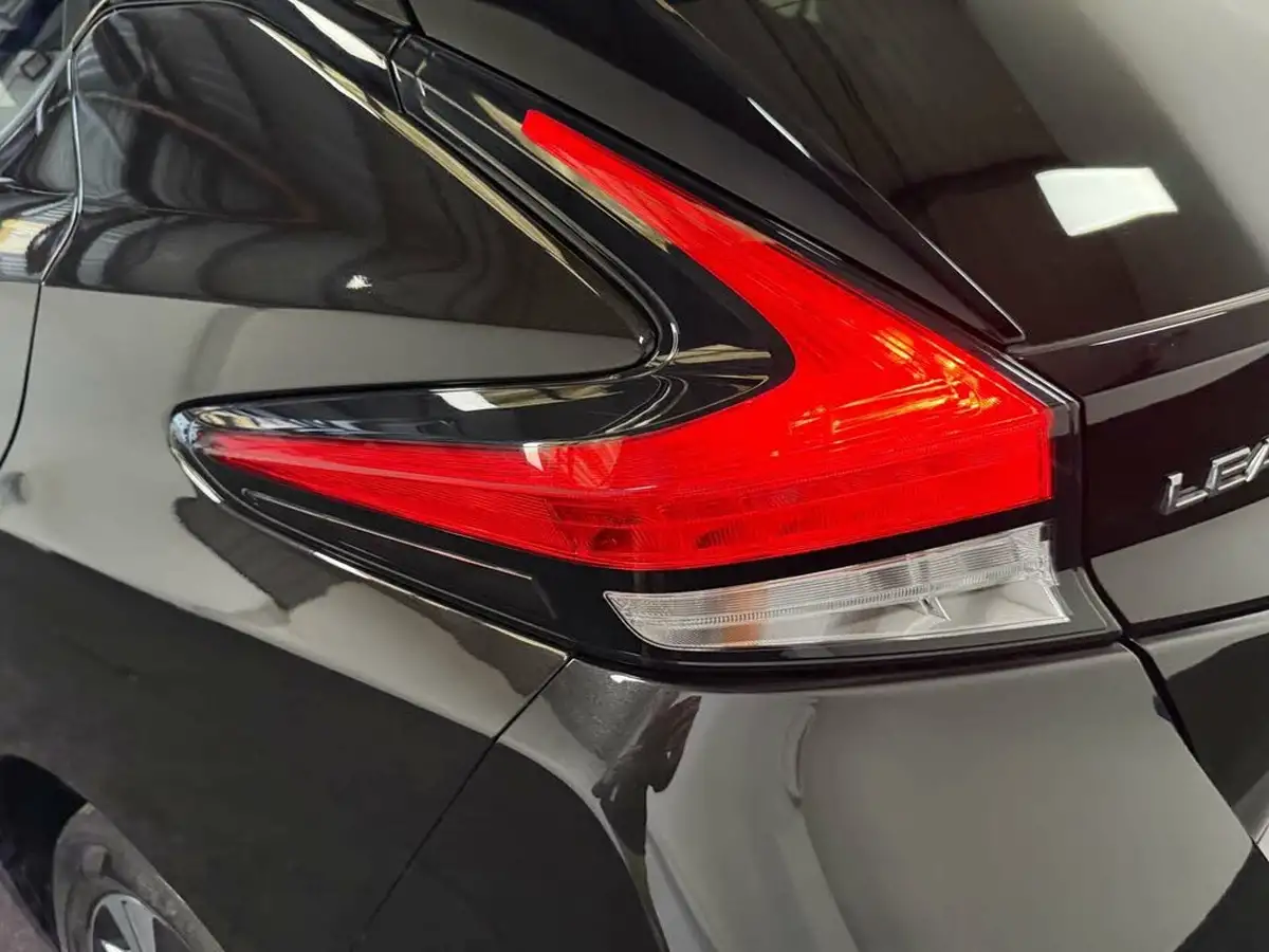 2020-nissan-leaf-e-e-tekna-big-56