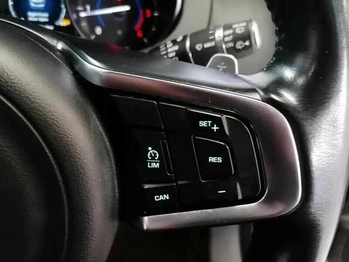 2017-jaguar-f-pace-20-i4d-r-sport-180ps-awd-ss-auto-big-20