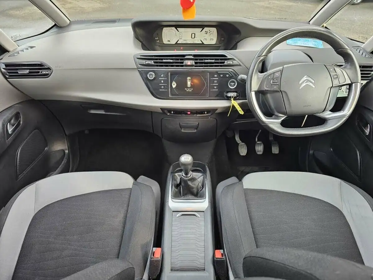 2015-citroen-grand-c4-picasso-16bluehdi-vtr-120ps-big-2
