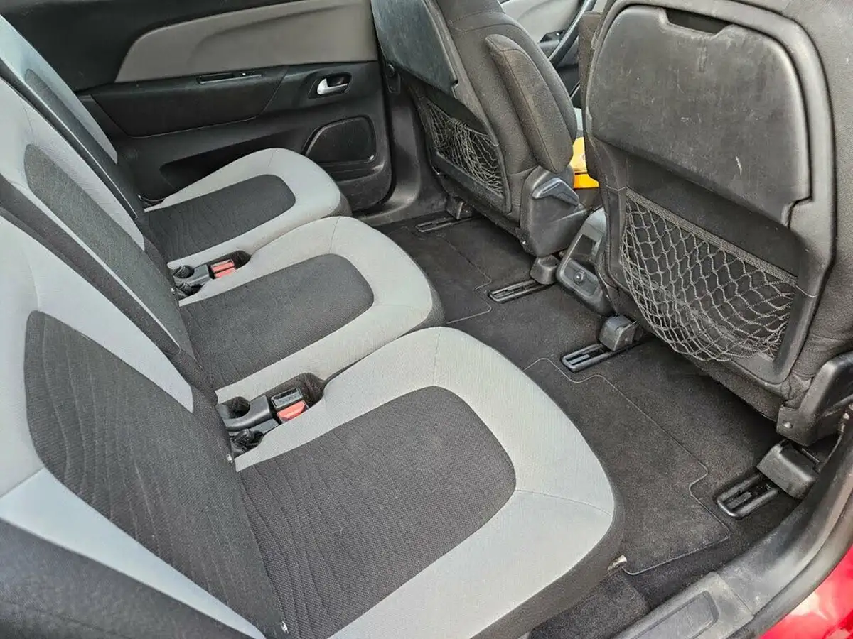 2015-citroen-grand-c4-picasso-16bluehdi-vtr-120ps-big-26